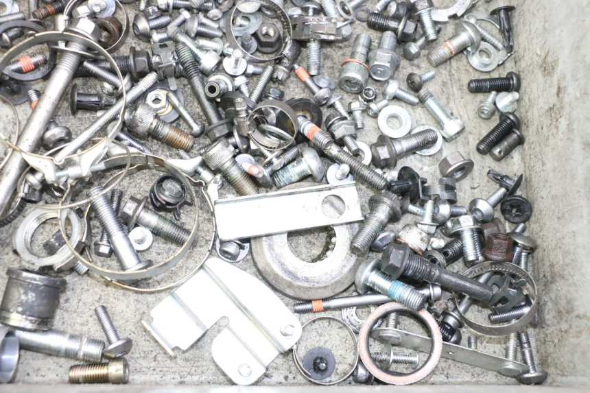 photo de WOREK ŚRUB I ŚRUBEK YAMAHA XJ6 ABS 600 (2008 - 2016) - Szczegół części