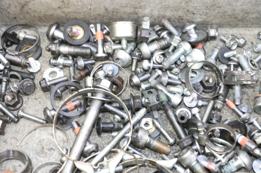 photo de WOREK ŚRUB I ŚRUBEK YAMAHA XJ6 ABS 600 (2008 - 2016) - Zoom stanu zużycia