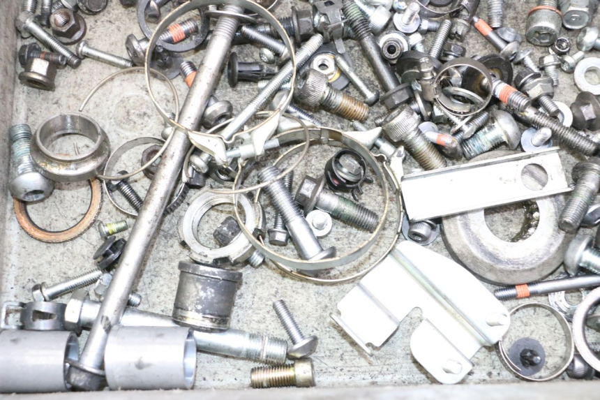 photo de WOREK ŚRUB I ŚRUBEK YAMAHA XJ6 ABS 600 (2008 - 2016) - Inny kąt widzenia