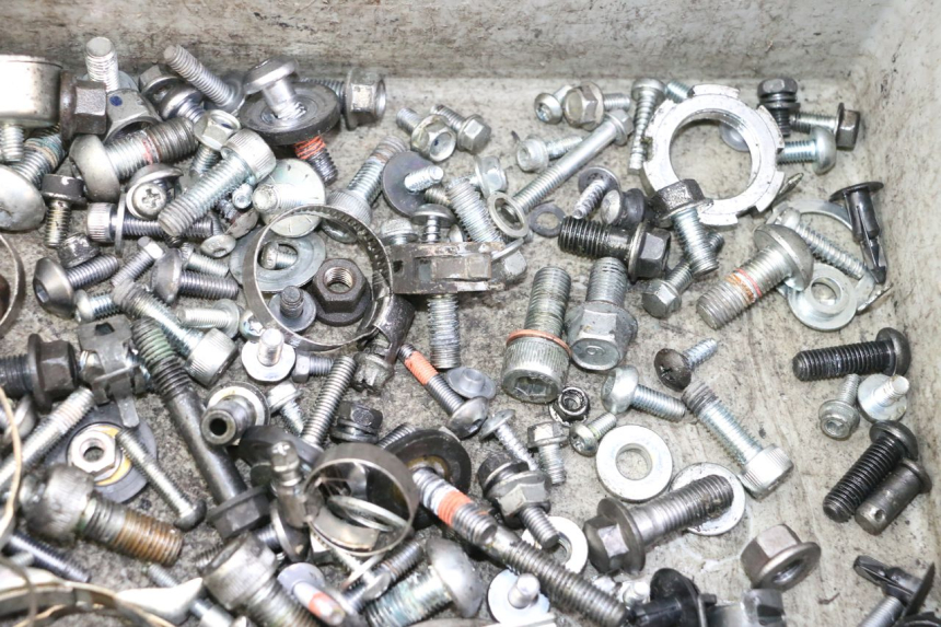 photo de WOREK ŚRUB I ŚRUBEK YAMAHA XJ6 ABS 600 (2008 - 2016) - Zbliżenie techniczne