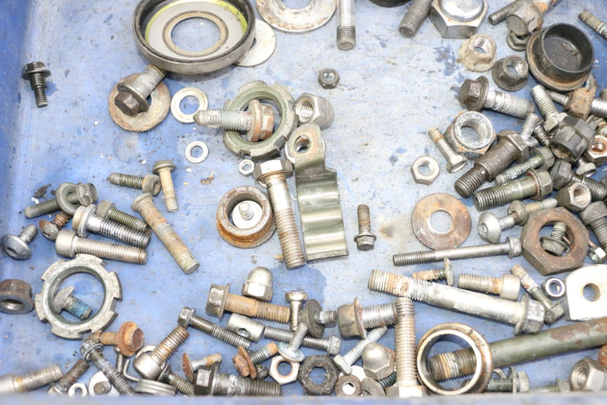 photo de WOREK ŚRUB I WKRĘTÓW YAMAHA XJN DIVERSION 600 (2000 - 2003) - Inny kąt widzenia