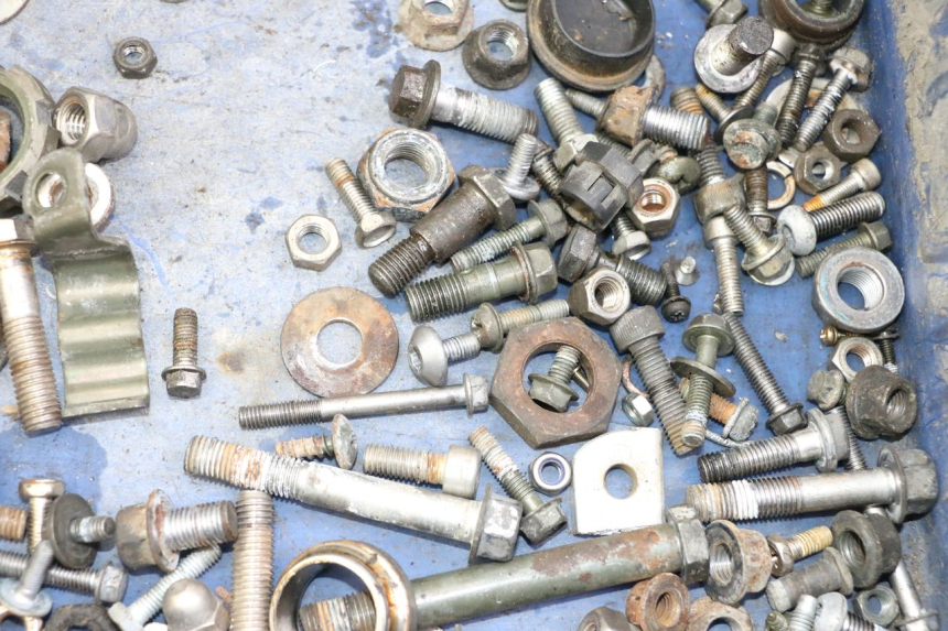 photo de WOREK ŚRUB I WKRĘTÓW YAMAHA XJN DIVERSION 600 (2000 - 2003) - Zbliżenie techniczne