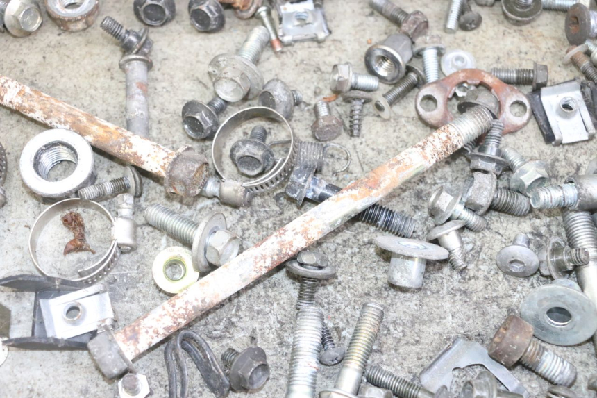 photo de WOREK ŚRUB I WKRĘTÓW HONDA XLV VARADERO 125 (2000 - 2006) - Szczegół części