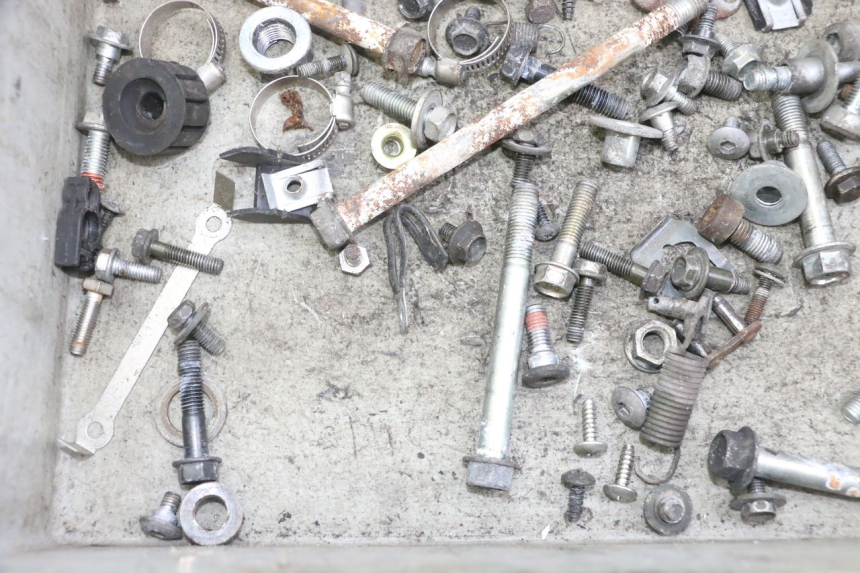 photo de WOREK ŚRUB I WKRĘTÓW HONDA XLV VARADERO 125 (2000 - 2006) - Inny kąt widzenia