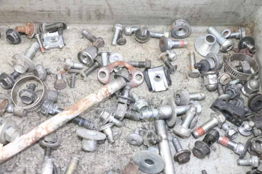 photo de WOREK ŚRUB I WKRĘTÓW HONDA XLV VARADERO 125 (2000 - 2006) - Zbliżenie techniczne