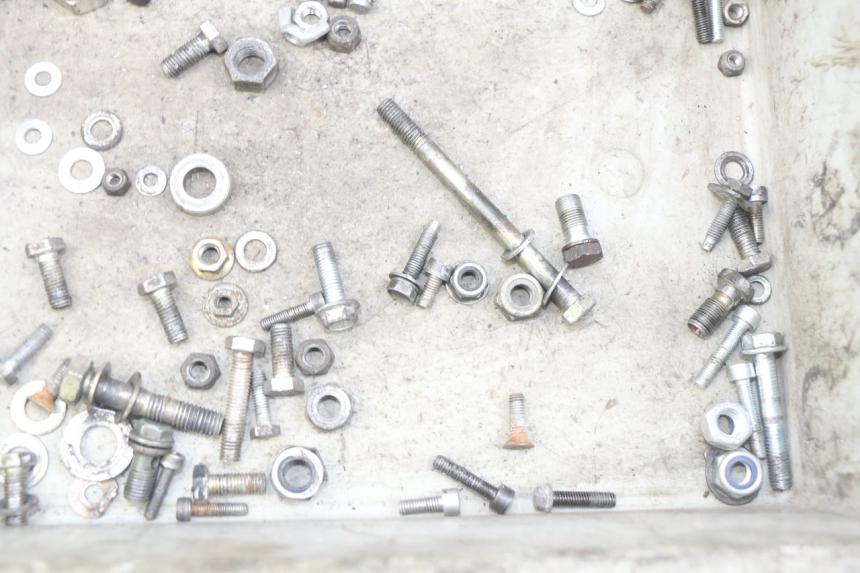 photo de WOREK ŚRUB I WKRĘTÓW PEUGEOT XP6 50 (1997 - 2003) - Zoom stanu zużycia