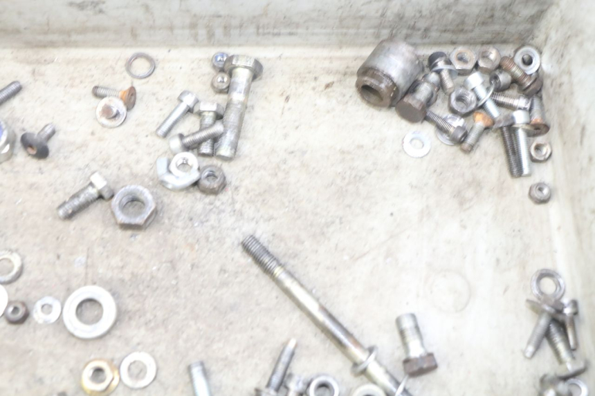 photo de WOREK ŚRUB I WKRĘTÓW PEUGEOT XP6 50 (1997 - 2003) - Inny kąt widzenia