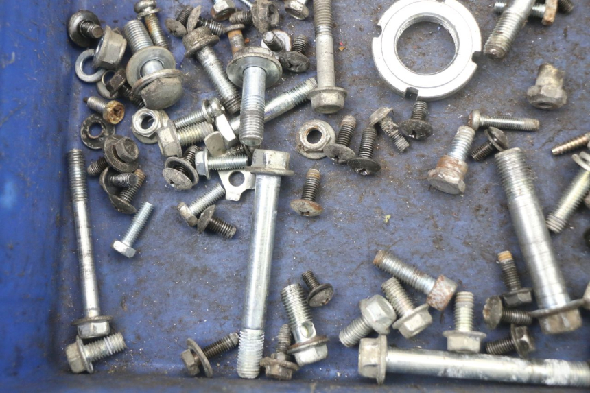 photo de WOREK ŚRUB I WKRĘTÓW HYOSUNG XRX 125 (2000 - 2008) - Inny kąt widzenia