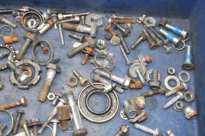 photo de WOREK Z ŚRUBAMI I ELEMENTAMI ZŁĄCZNYMI YAMAHA AEROX 50 (1997 - 2006) - Zoom stanu zużycia