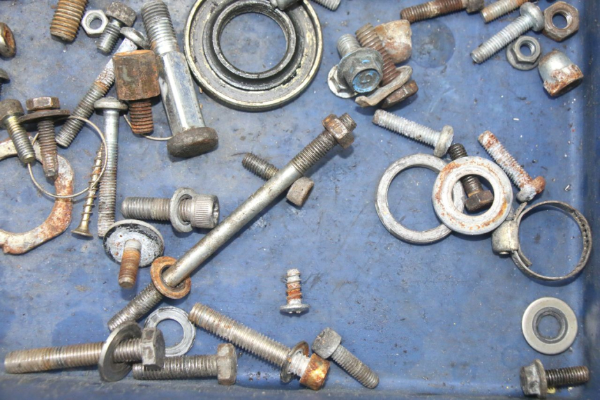 photo de WOREK Z ŚRUBAMI I ELEMENTAMI ZŁĄCZNYMI YAMAHA AEROX 50 (1997 - 2006) - Zbliżenie techniczne