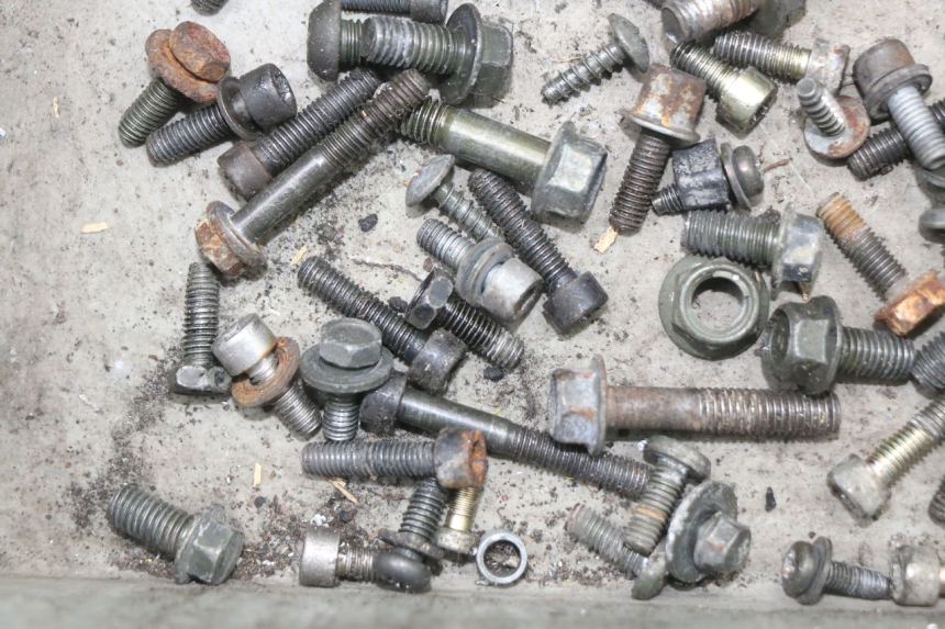 photo de WOREK ŚRUB I WKRĘTÓW YAMAHA BW'S NG NEXT GENERATION 50 (1996 - 2003) - Inny kąt widzenia