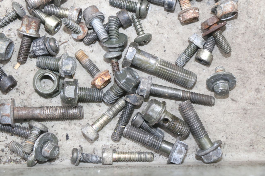 photo de WOREK ŚRUB I WKRĘTÓW YAMAHA BW'S NG NEXT GENERATION 50 (1996 - 2003) - Zbliżenie techniczne