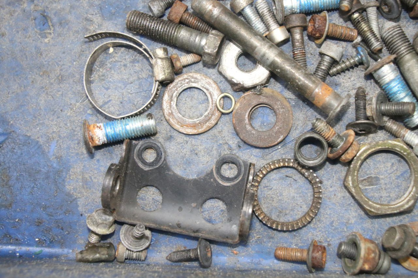 photo de WOREK ŚRUB I WKRĘTÓW YAMAHA BW'S NG NEXT GENERATION 50 (1996 - 2003) - Inny kąt widzenia