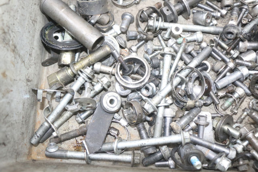 photo de WOREK ŚRUB I ŚRUBEK YAMAHA FJR ABS 1300 (2006 - 2012) - Inny kąt widzenia