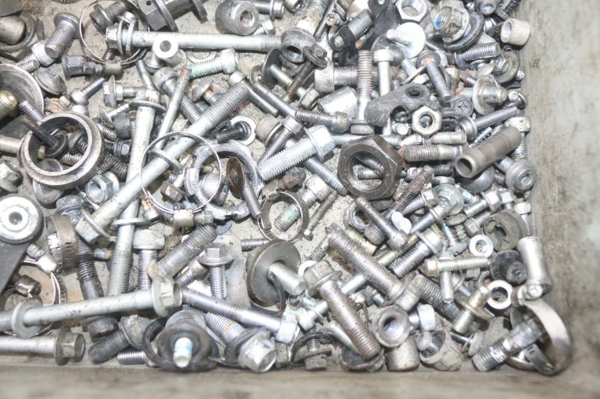 photo de WOREK ŚRUB I ŚRUBEK YAMAHA FJR ABS 1300 (2006 - 2012) - Zbliżenie techniczne