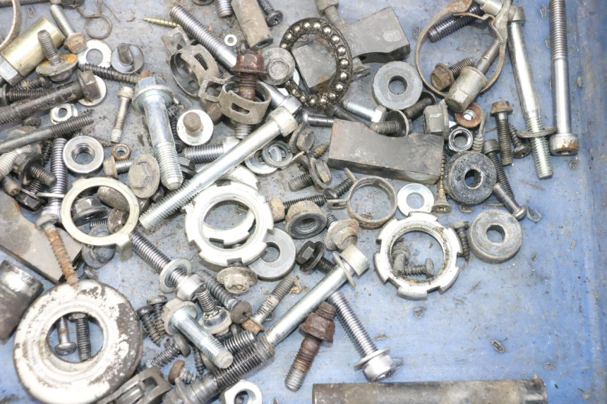 photo de TORBA ZESTAW ŚRUB I WKRĘTÓW YAMAHA NEOS NEO'S 4T 50 (2008 - 2016) - Zoom stanu zużycia