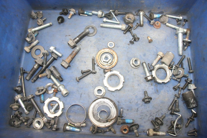 photo de TORBA ZESTAW ŚRUB I WKRĘTÓW YAMAHA NEOS NEO'S 4T 50 (2008 - 2016) - Widok główny