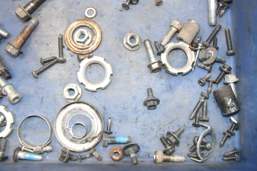 photo de TORBA ZESTAW ŚRUB I WKRĘTÓW YAMAHA NEOS NEO'S 4T 50 (2008 - 2016) - Zbliżenie techniczne