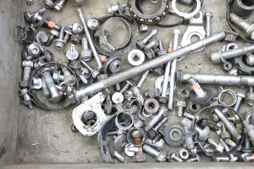 photo de WOREK ŚRUB I ŚRUBEK YAMAHA XJ6 600 (2008 - 2016) - Inny kąt widzenia