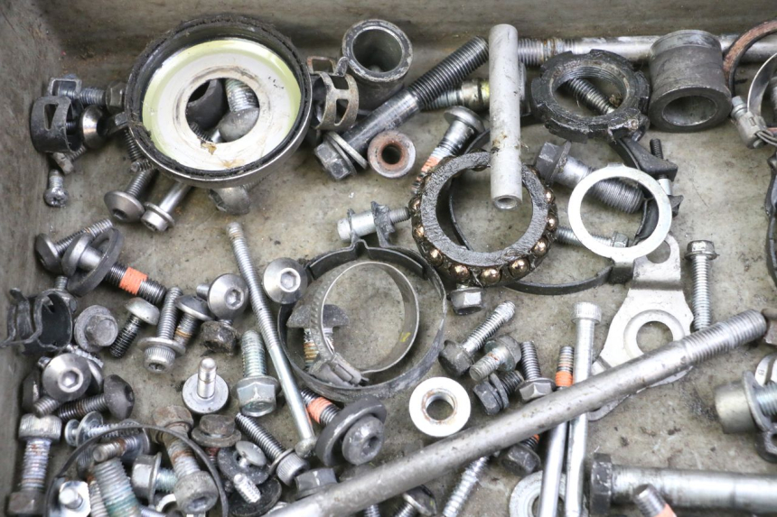 photo de WOREK ŚRUB I ŚRUBEK YAMAHA XJ6 600 (2008 - 2016) - Zbliżenie techniczne