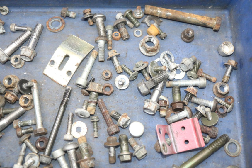 photo de WOREK Z ŚRUBAMI I ELEMENTAMI ZŁĄCZNYMI YAMAHA XVS DRAG STAR DRAGSTAR 650 (1997 - 2007) - Zoom stanu zużycia