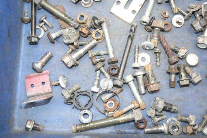 photo de WOREK Z ŚRUBAMI I ELEMENTAMI ZŁĄCZNYMI YAMAHA XVS DRAG STAR DRAGSTAR 650 (1997 - 2007) - Inny kąt widzenia