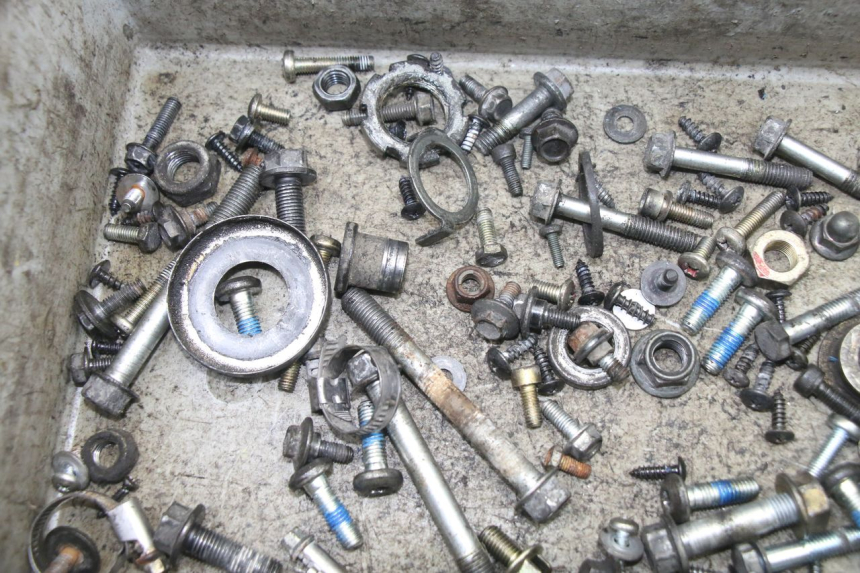 photo de TORBA ZESTAW ŚRUB I WKRĘTÓW YAMAHA YP MAJESTY 125 (2007 - 2010) - Szczegół części