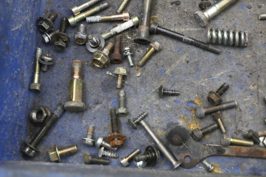 photo de WOREK ŚRUB I WKRĘTÓW YAMAHA YE ZEST 50 (1992 - 1998) - Inny kąt widzenia