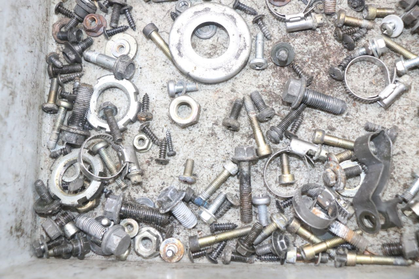 photo de WOREK ŚRUB I ŚRUBEK YAMAHA YP MAJESTY 125 (2002 - 2006) - Inny kąt widzenia