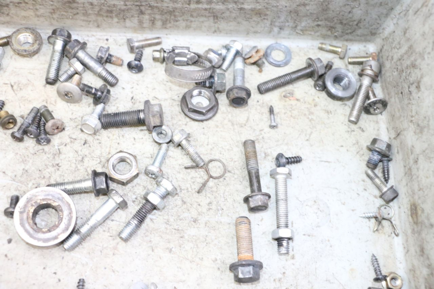 photo de WOREK ŚRUB I ŚRUBEK YAMAHA YP MAJESTY 125 (2002 - 2006) - Inny kąt widzenia