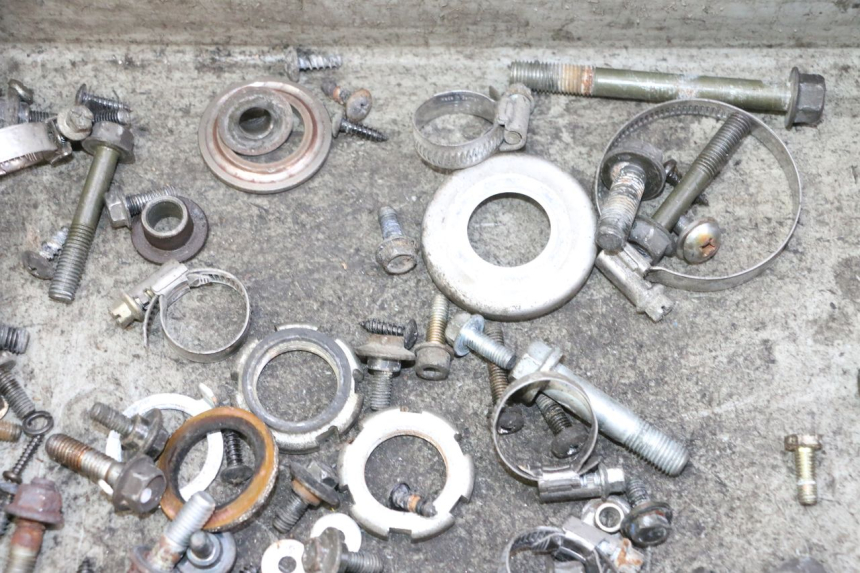 photo de TORBA ZESTAW ŚRUB I WKRĘTÓW YAMAHA YP MAJESTY 125 (2007 - 2010) - Szczegół części