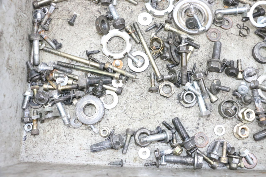 photo de WOREK ŚRUB I ŚRUBEK YAMAHA YP MAJESTY 125 (2002 - 2006) - Inny kąt widzenia