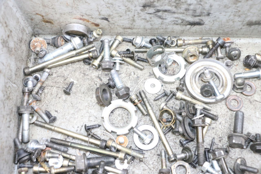 photo de WOREK ŚRUB I ŚRUBEK YAMAHA YP MAJESTY 125 (2002 - 2006) - Zbliżenie techniczne