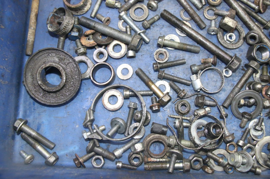 photo de WOREK ŚRUB I WKRĘTÓW YAMAHA YZ 125 (1998 - 2005) - Inny kąt widzenia