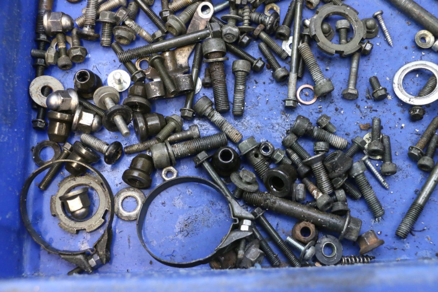 photo de TORBA ŚRUB ŚRUBY YAMAHA YZF R GENESIS 750 (1993 - 1998) - Inny kąt widzenia