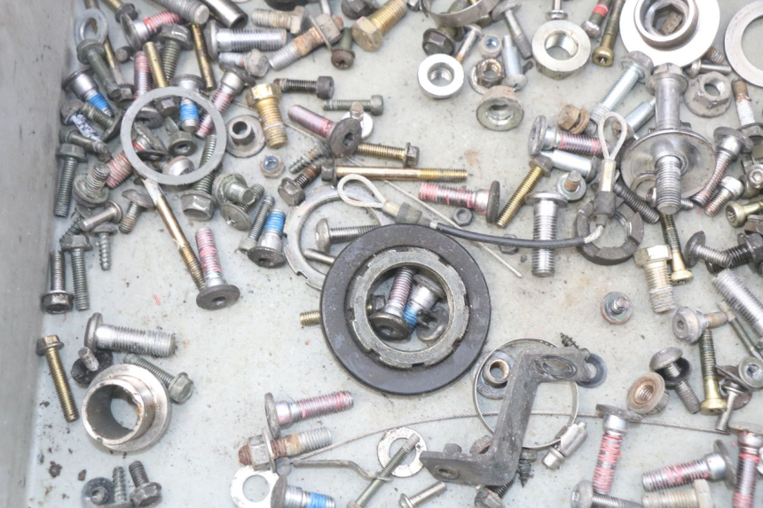 photo de WOREK Z ŚRUBAMI I WKRĘTAMI KAWASAKI Z S 750 (2003 - 2006) - Zoom stanu zużycia