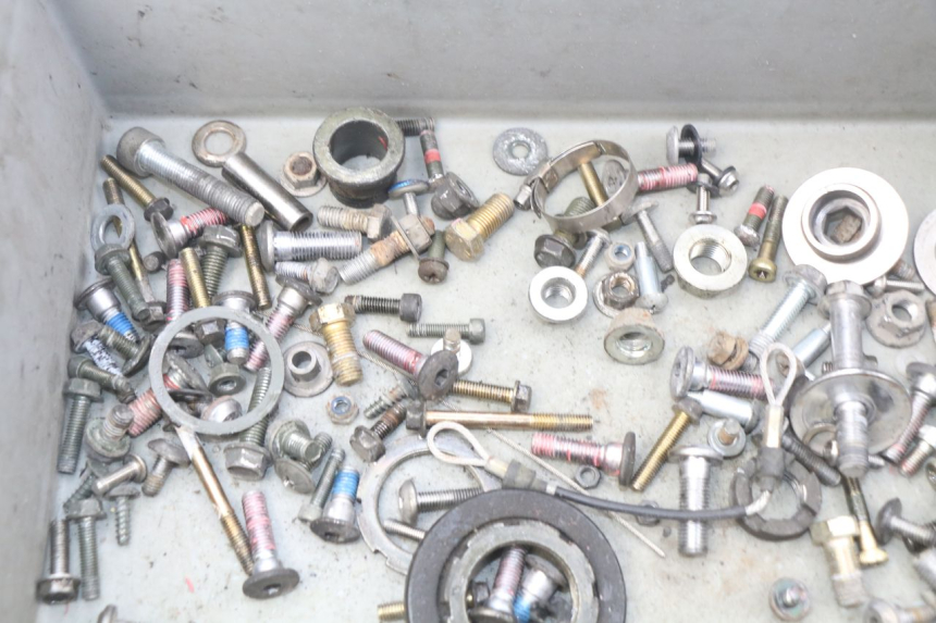 photo de WOREK Z ŚRUBAMI I WKRĘTAMI KAWASAKI Z S 750 (2003 - 2006) - Inny kąt widzenia