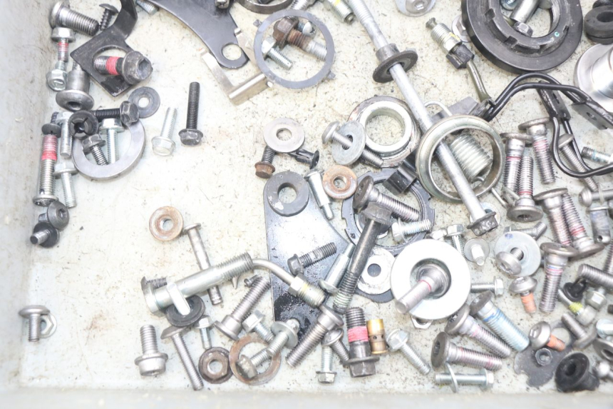 photo de TORBA ZESTAW ŚRUB I WKRĘTÓW KAWASAKI Z 650 (2016 - 2019) - Zoom stanu zużycia