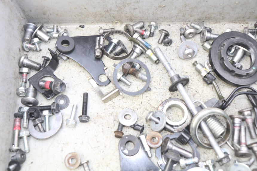 photo de TORBA ZESTAW ŚRUB I WKRĘTÓW KAWASAKI Z 650 (2016 - 2019) - Inny kąt widzenia