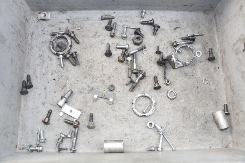 photo de TORBA ZESTAW ŚRUB I WKRĘTÓW PIAGGIO ZIP 2T 50 (2009 - 2019) - Widok główny