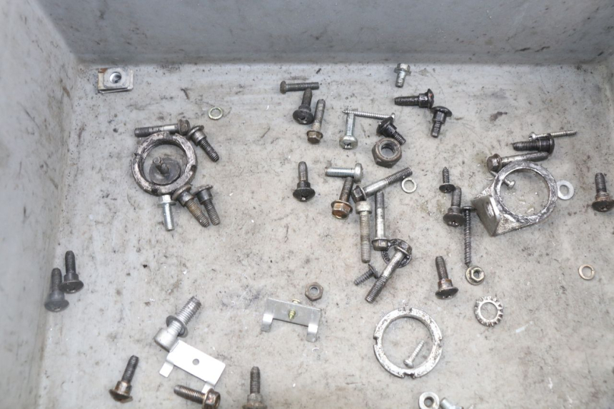 photo de TORBA ZESTAW ŚRUB I WKRĘTÓW PIAGGIO ZIP 2T 50 (2009 - 2019) - Zoom stanu zużycia