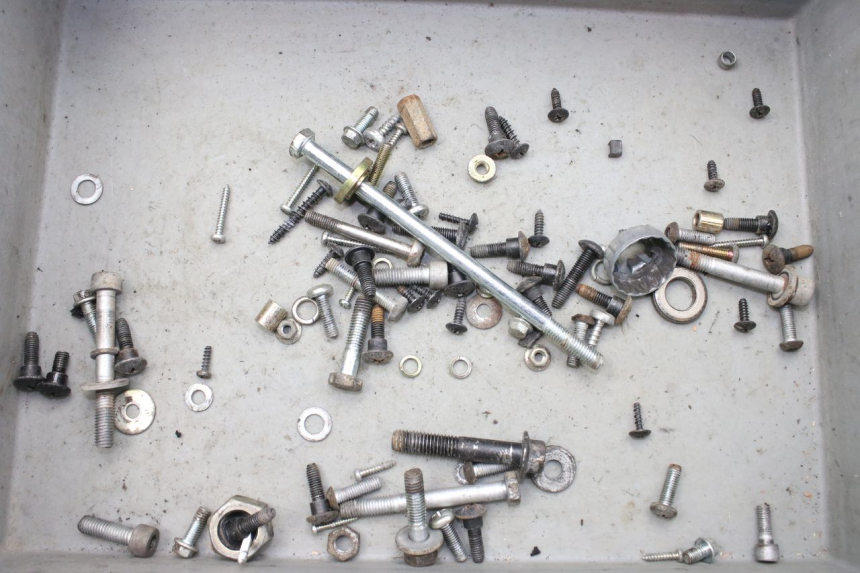 photo de TORBA ZESTAW ŚRUB I WKRĘTÓW PIAGGIO ZIP 2T 50 (2009 - 2019) - Widok główny