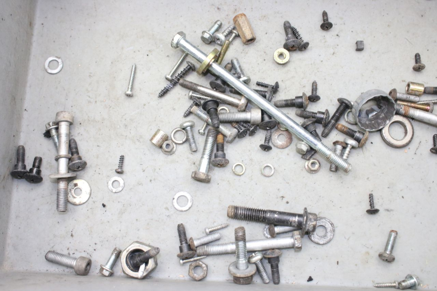 photo de TORBA ZESTAW ŚRUB I WKRĘTÓW PIAGGIO ZIP 2T 50 (2009 - 2019) - Szczegół części