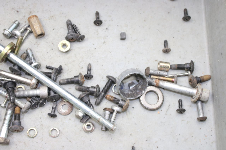 photo de TORBA ZESTAW ŚRUB I WKRĘTÓW PIAGGIO ZIP 2T 50 (2009 - 2019) - Zoom stanu zużycia