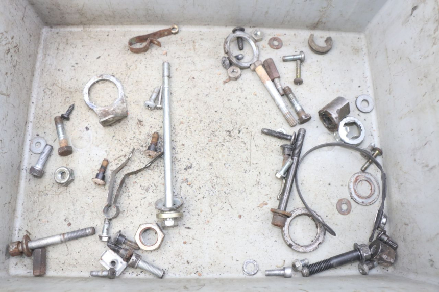 photo de TORBA ZESTAW ŚRUB I WKRĘTÓW PIAGGIO ZIP 2T 50 (2009 - 2019) - Widok główny