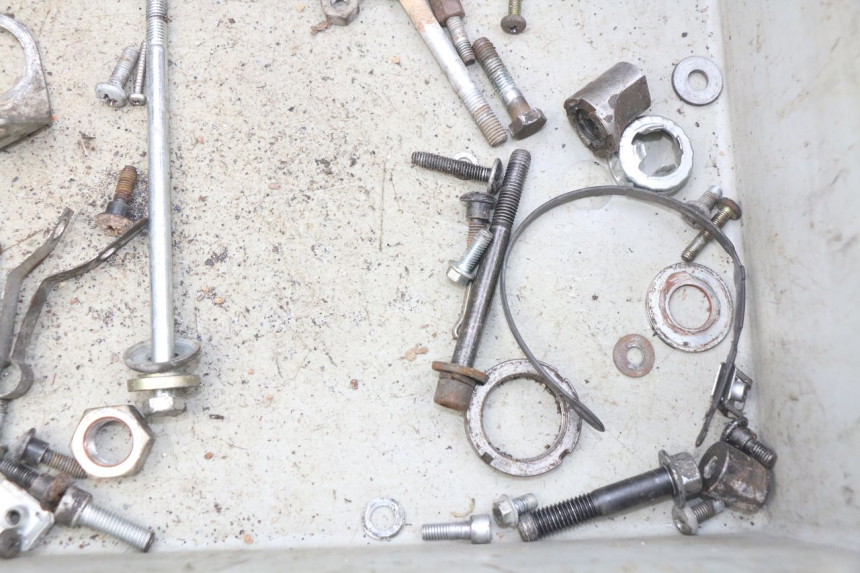 photo de TORBA ZESTAW ŚRUB I WKRĘTÓW PIAGGIO ZIP 2T 50 (2009 - 2019) - Zoom stanu zużycia