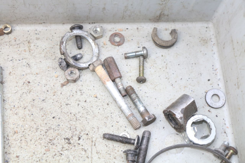 photo de TORBA ZESTAW ŚRUB I WKRĘTÓW PIAGGIO ZIP 2T 50 (2009 - 2019) - Inny kąt widzenia