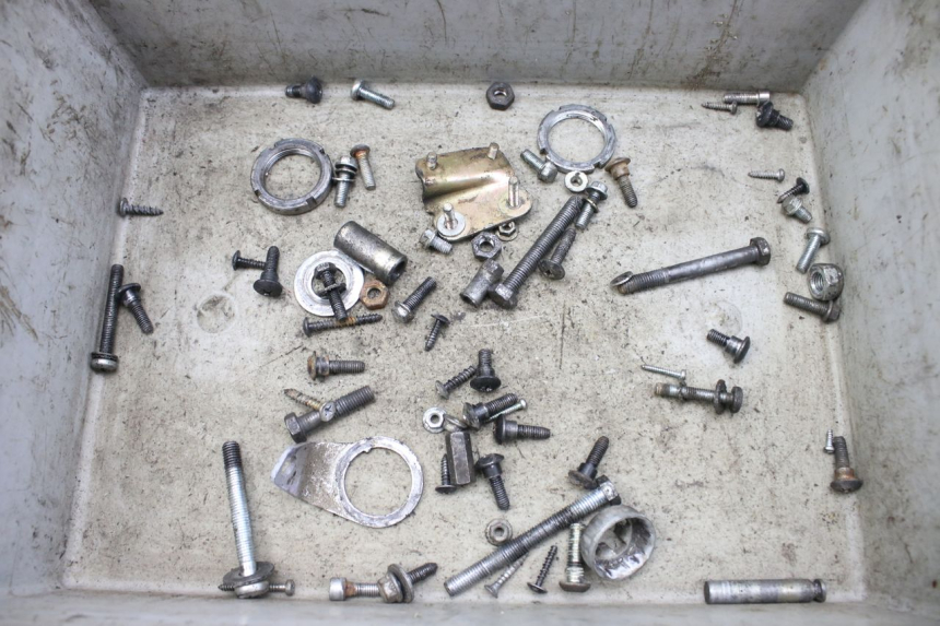 photo de TORBA ZESTAW ŚRUB I WKRĘTÓW PIAGGIO ZIP 2T 50 (2009 - 2019) - Widok główny