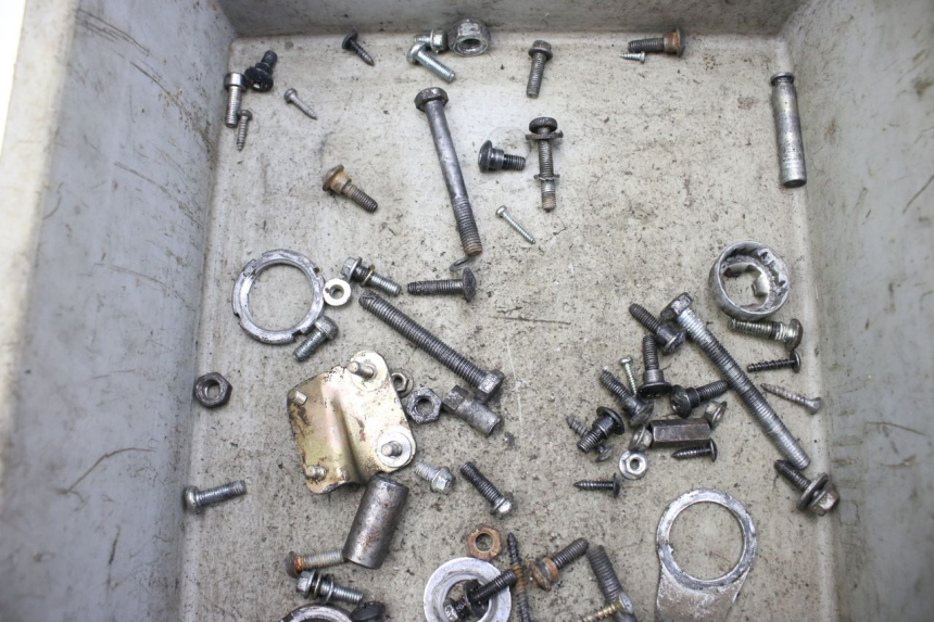 photo de TORBA ZESTAW ŚRUB I WKRĘTÓW PIAGGIO ZIP 2T 50 (2009 - 2019) - Inny kąt widzenia