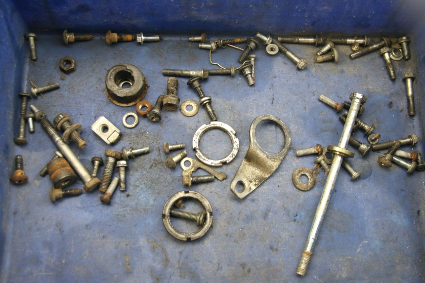 photo de TORBA ZESTAW ŚRUB I WKRĘTÓW PIAGGIO ZIP 2T 50 (2009 - 2019) - Widok główny